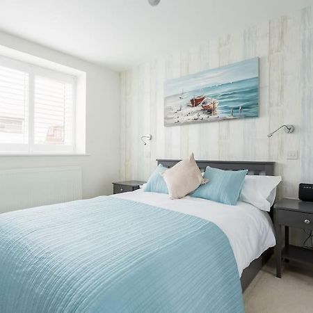 Stunning 2 Bed Apartment, Fabulous Sea View & 2 Minutes To Beach With Parking بورنماوث المظهر الخارجي الصورة
